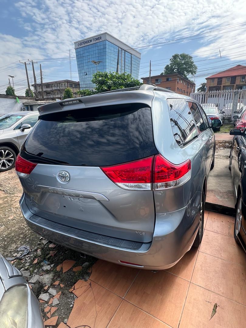 2012 Toyota Sienna