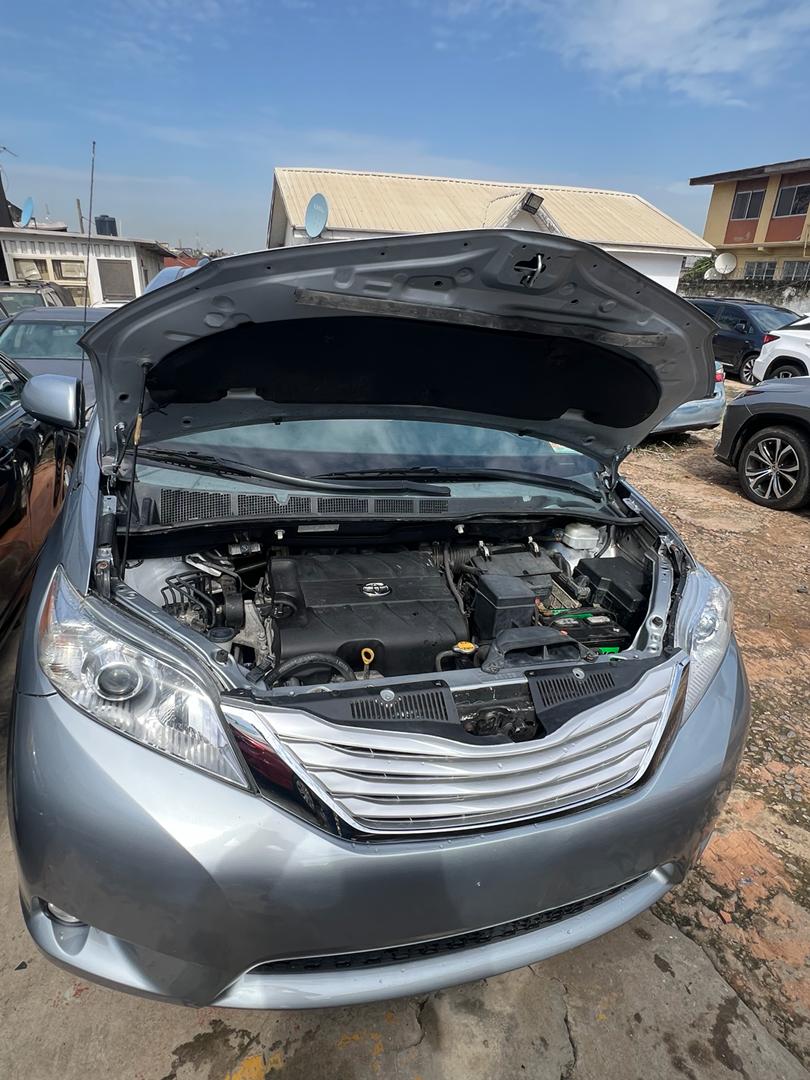 2012 Toyota Sienna