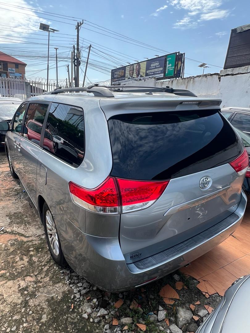 2012 Toyota Sienna