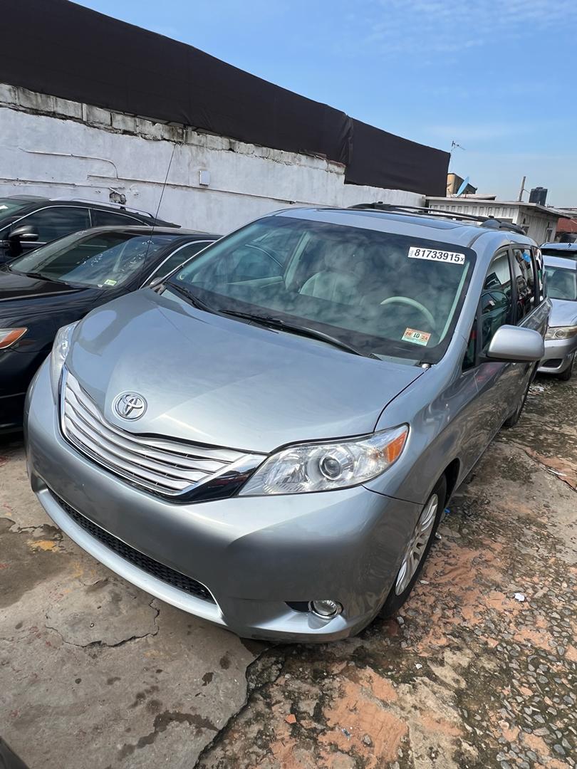 2012 Toyota Sienna