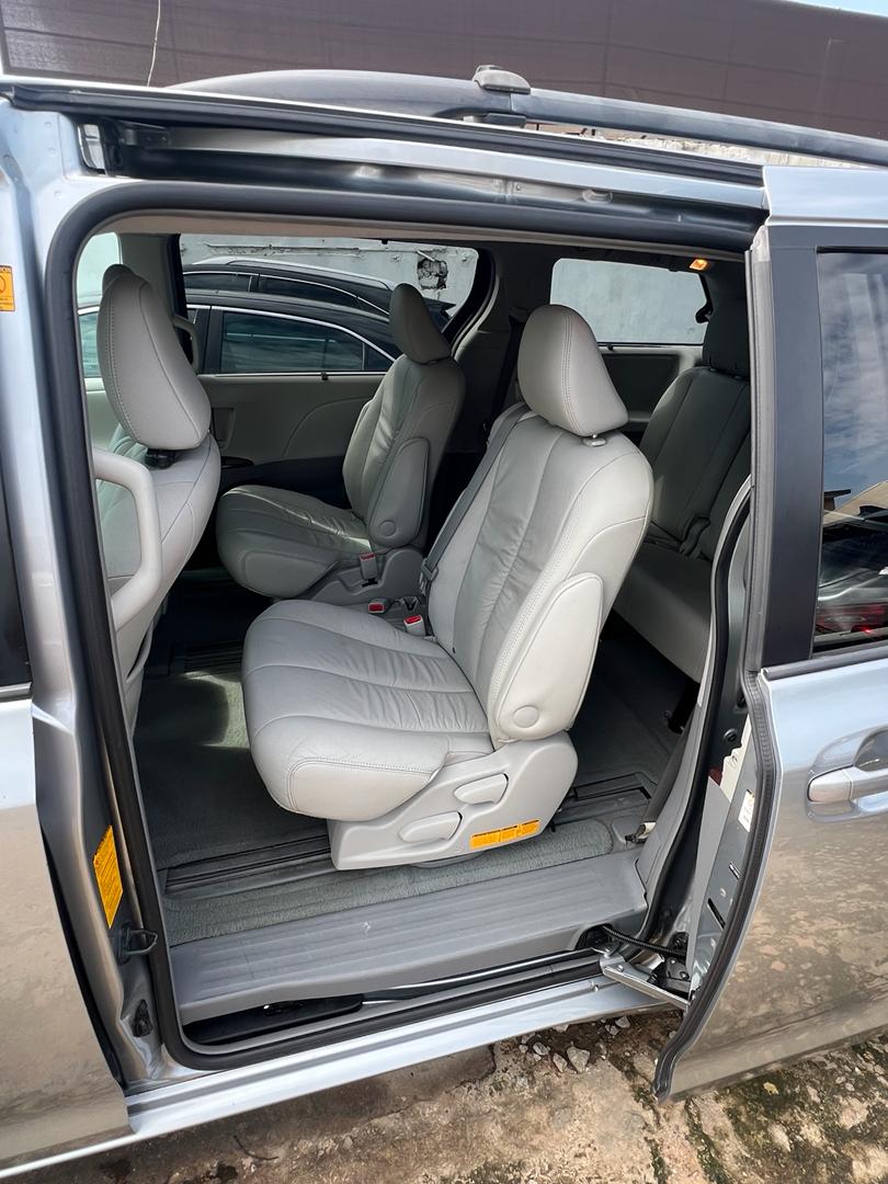 2012 Toyota Sienna