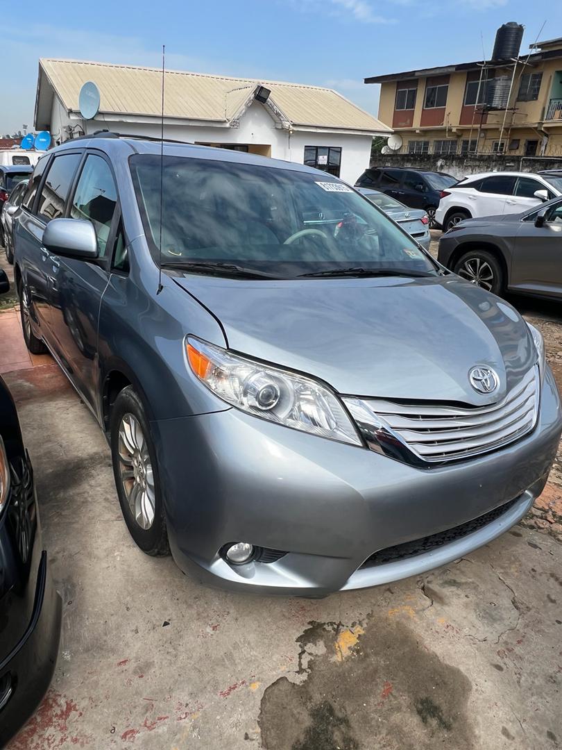 2012 Toyota Sienna
